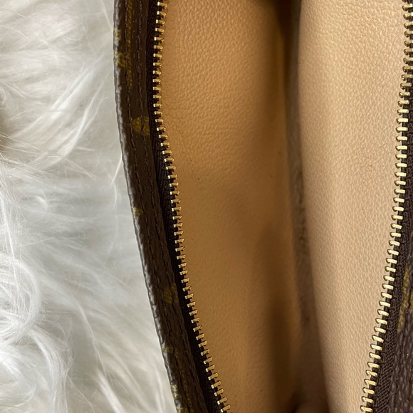 Vintage Louis Vuitton Monogram Pouch 15 - Picture 14 of 14